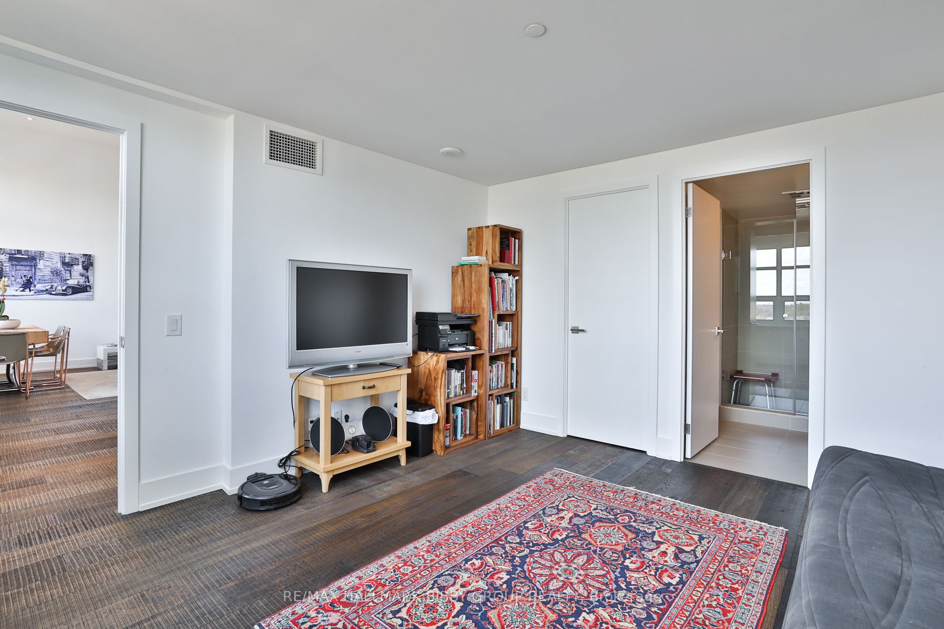 111 St Clair Ave W, #819