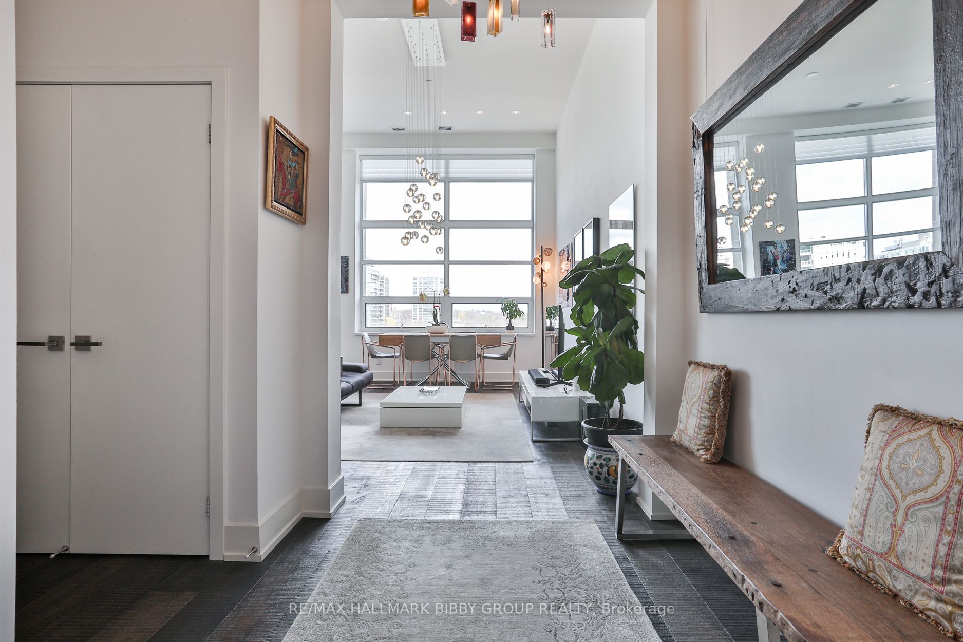 111 St Clair Ave W, #819