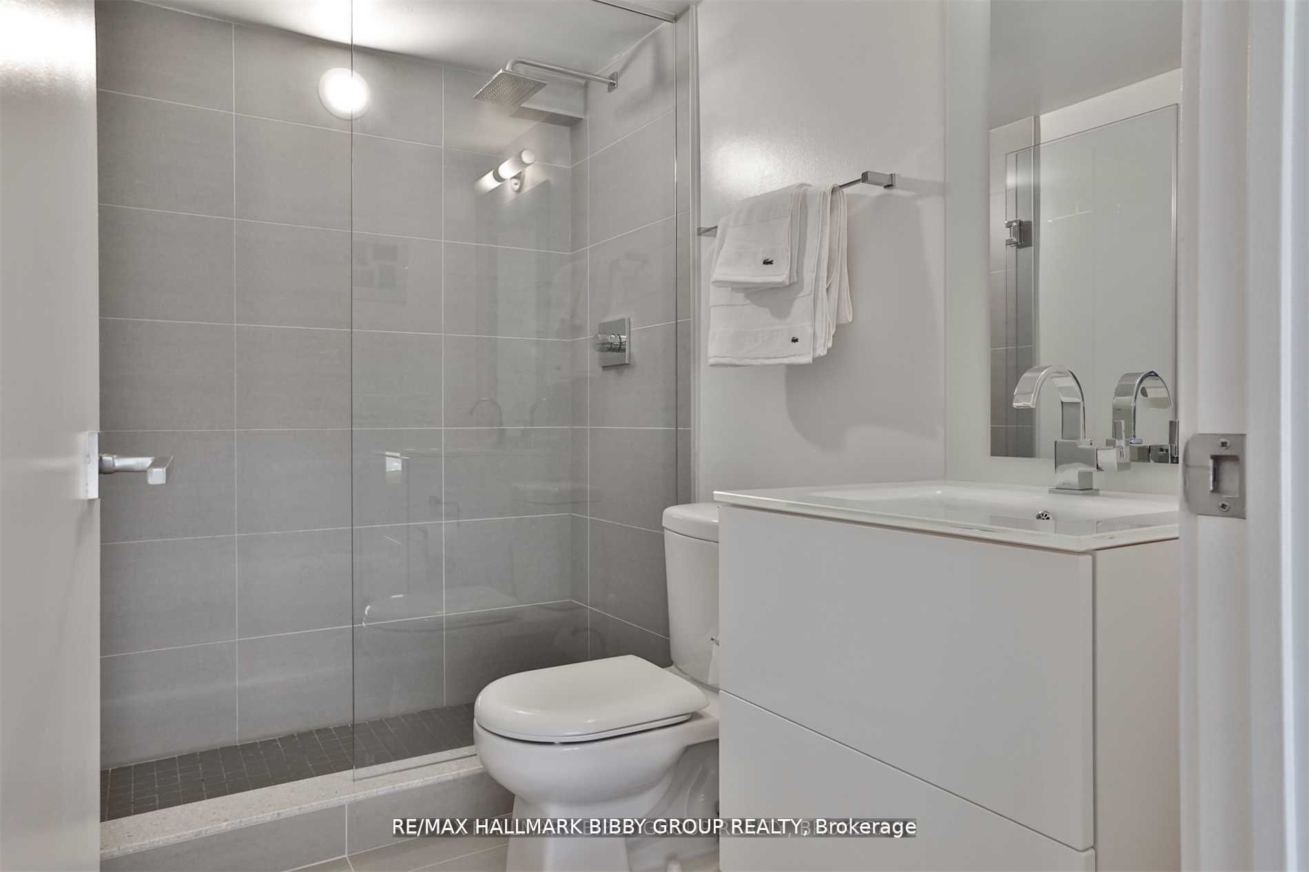 111 St Clair Ave W, #819