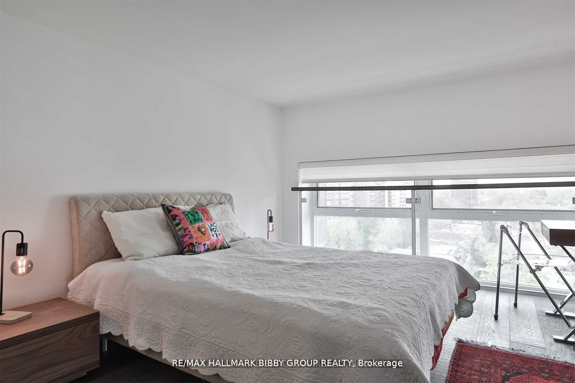 111 St Clair Ave W, #819