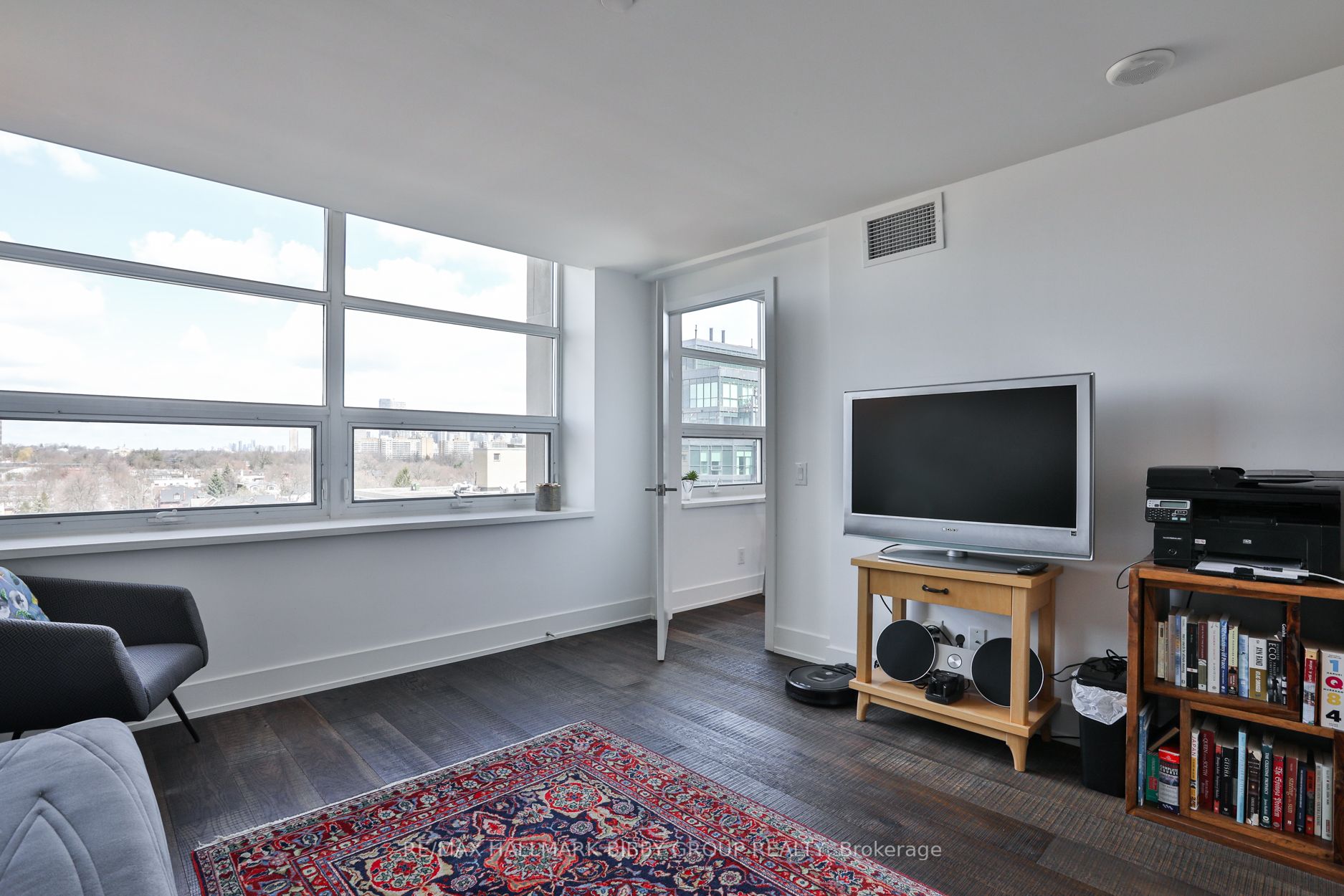 111 St Clair Ave W, #819