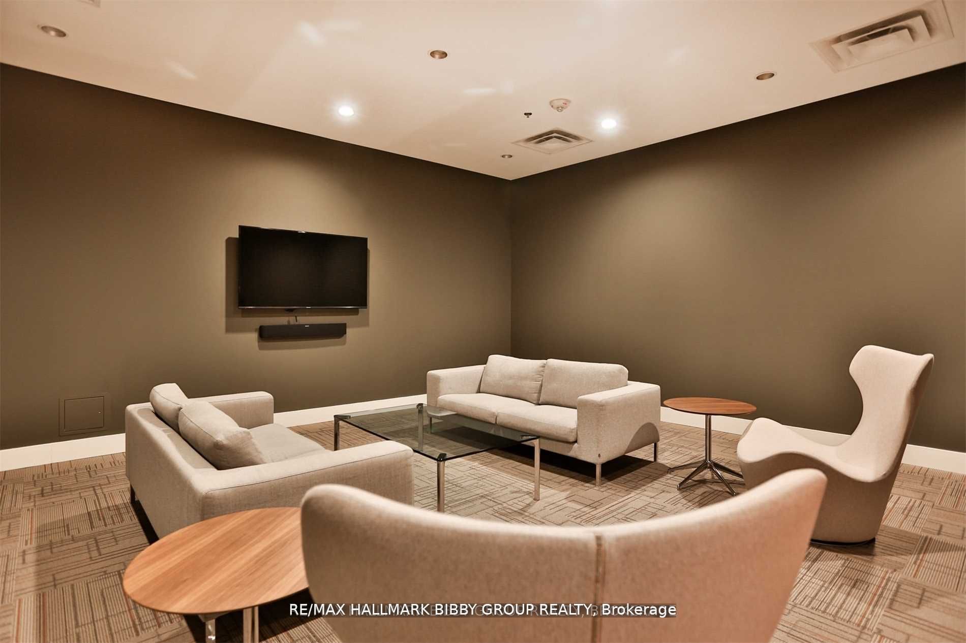 111 St Clair Ave W, #819