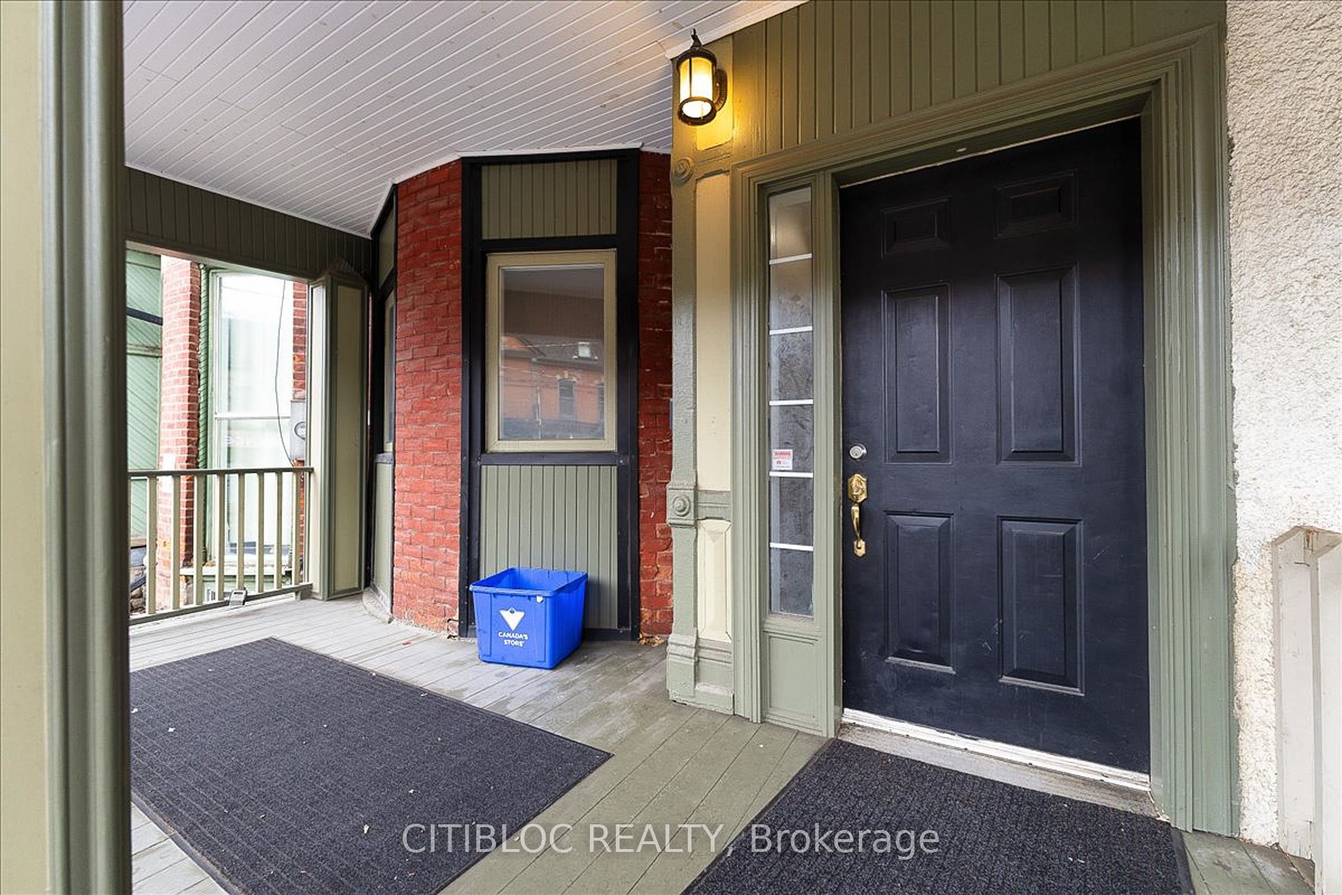 256 Gerrard St E