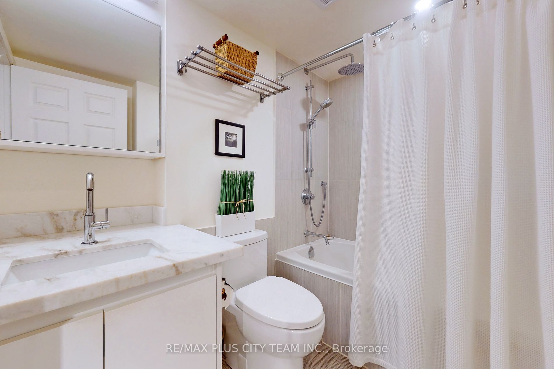 311 Richmond St E, #301