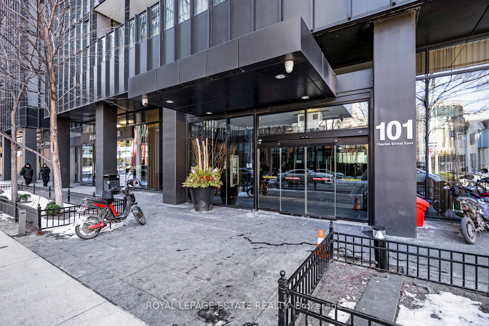 101 Charles St E, #1909