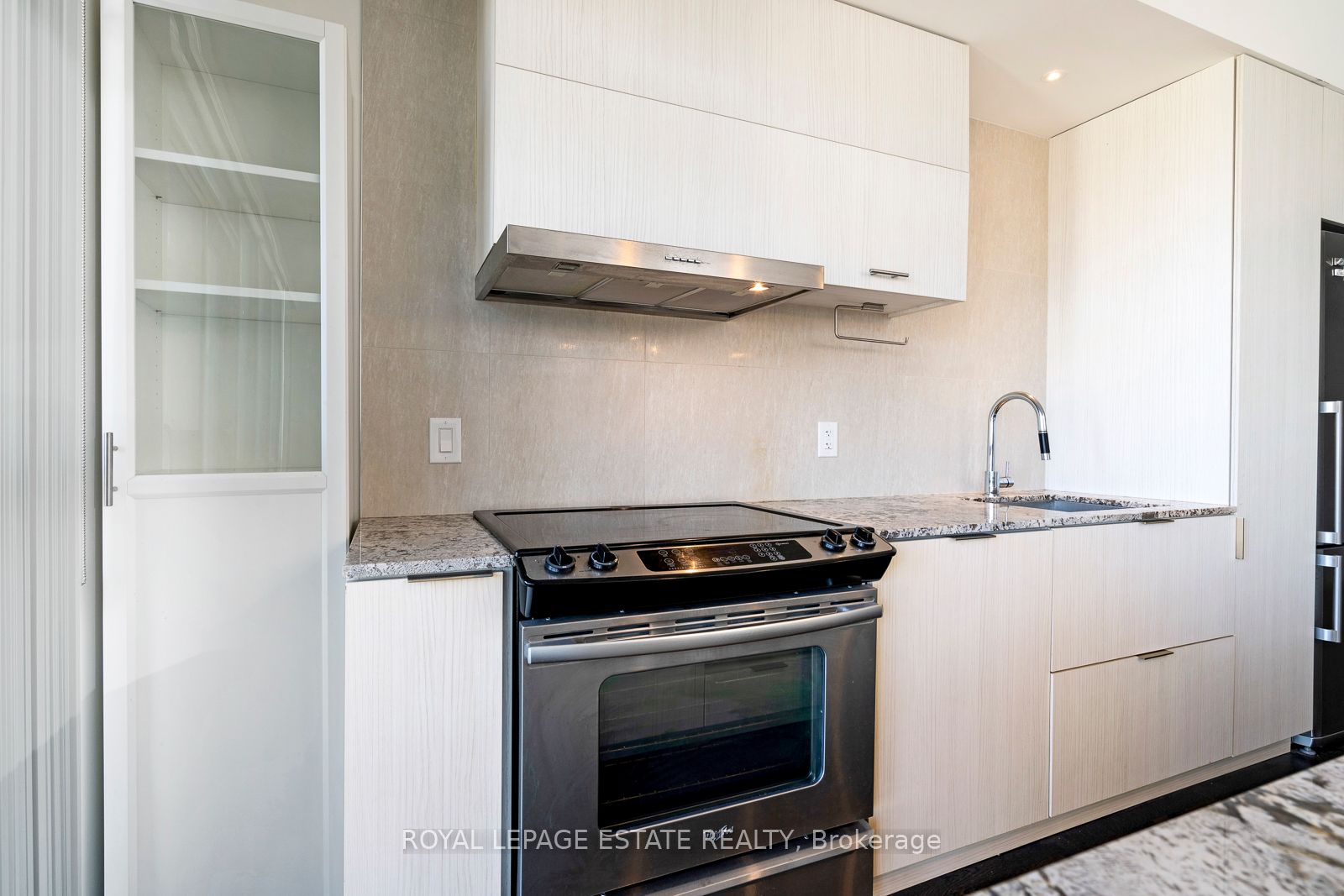 101 Charles St E, #1909