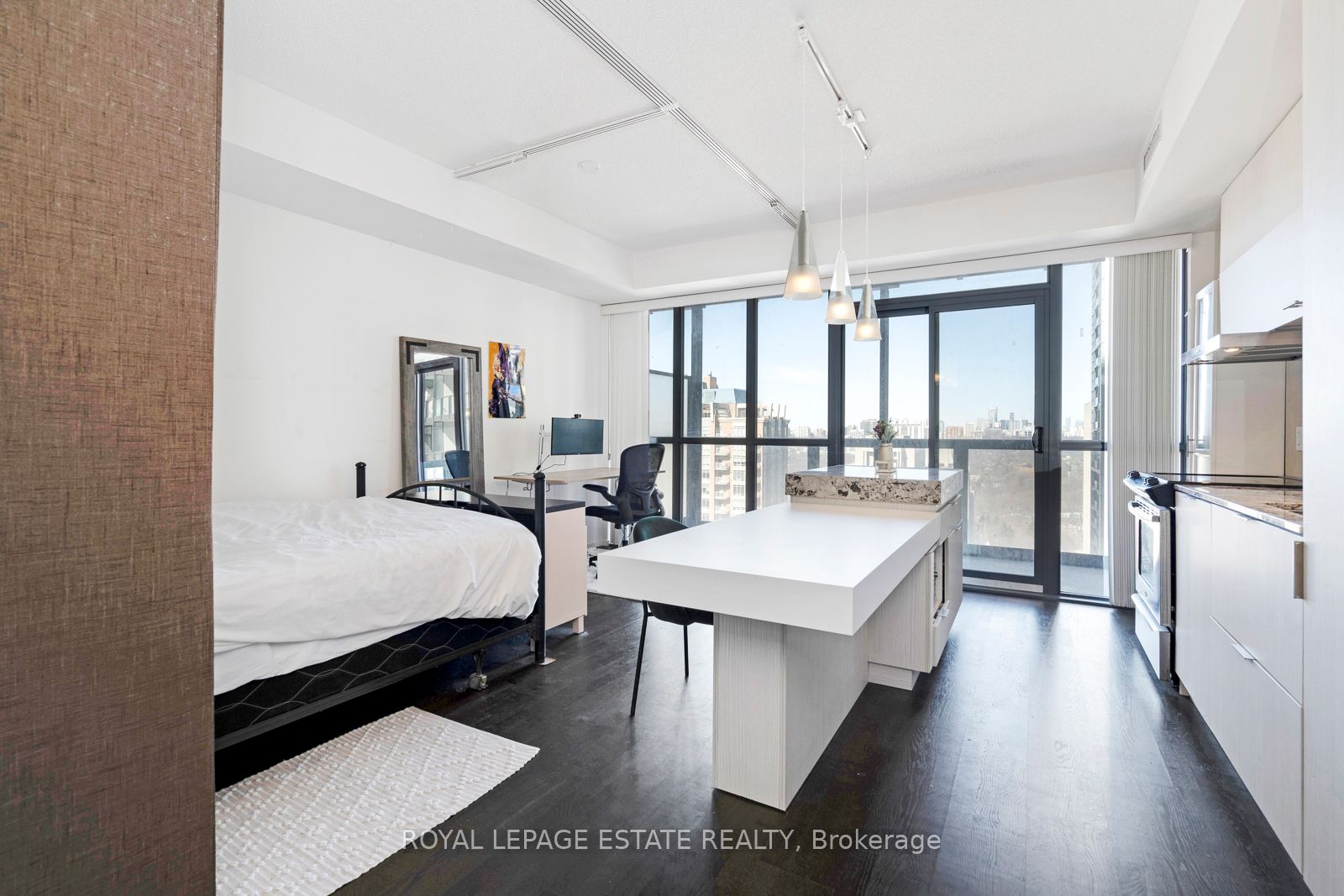 101 Charles St E, #1909