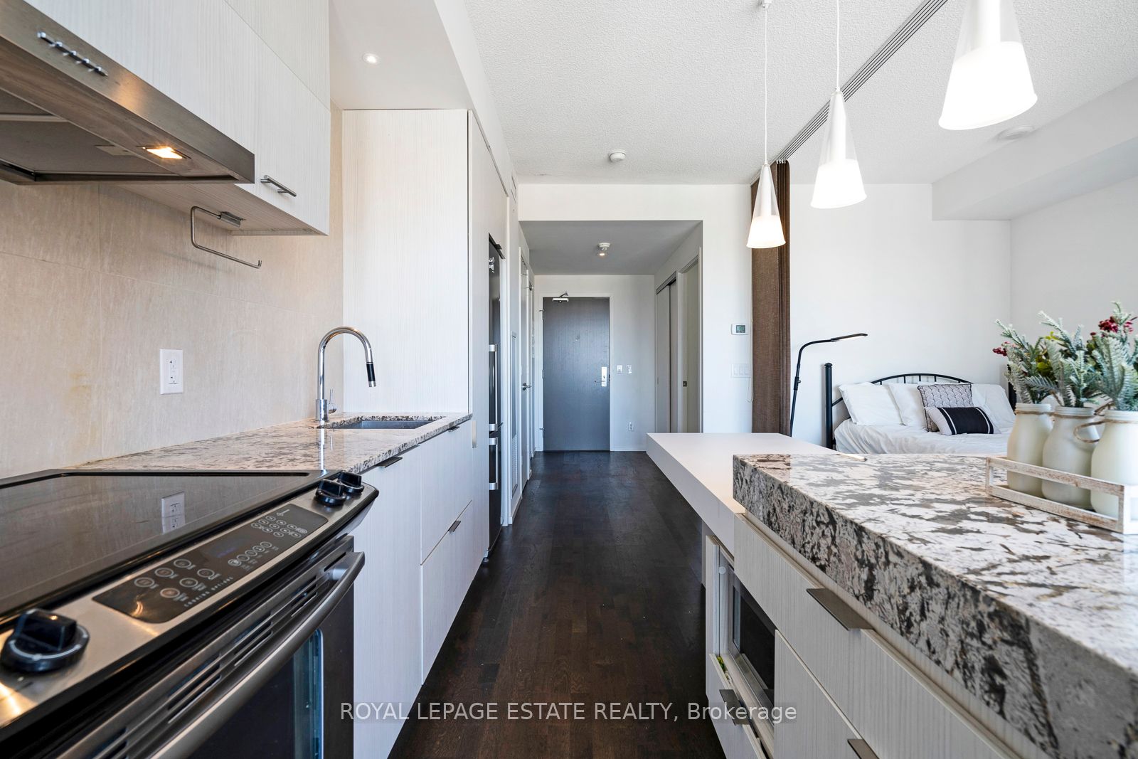 101 Charles St E, #1909
