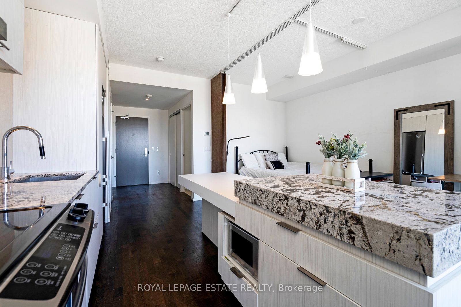 101 Charles St E, #1909