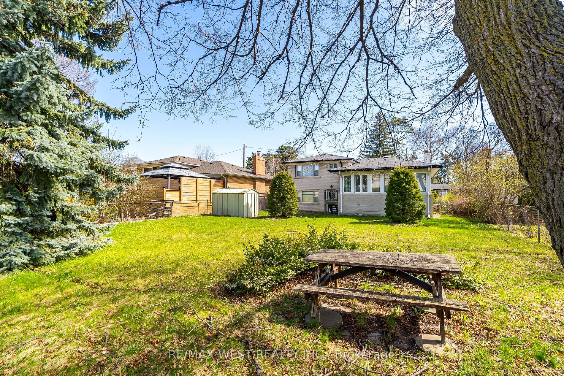 14 Whitelock Cres