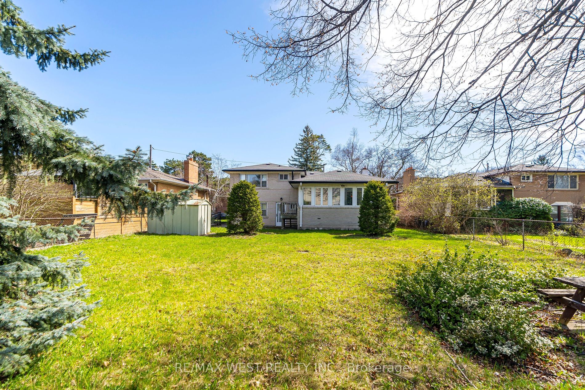 14 Whitelock Cres