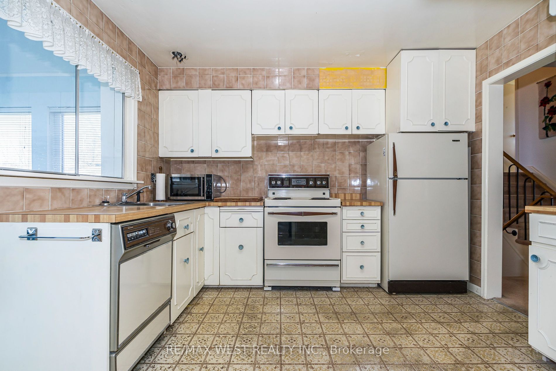 14 Whitelock Cres