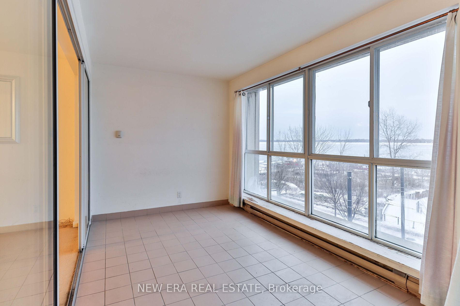460 Queens Quay W, #404E