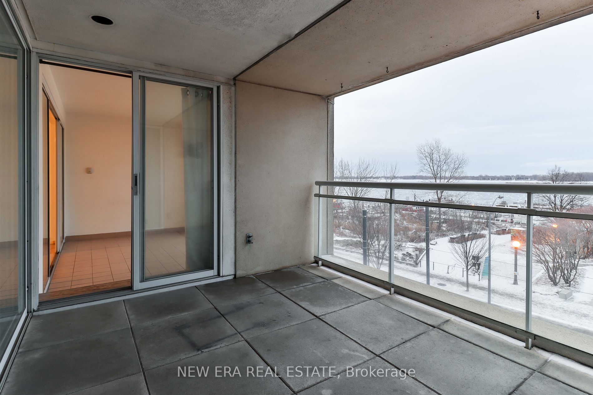 460 Queens Quay W, #404E
