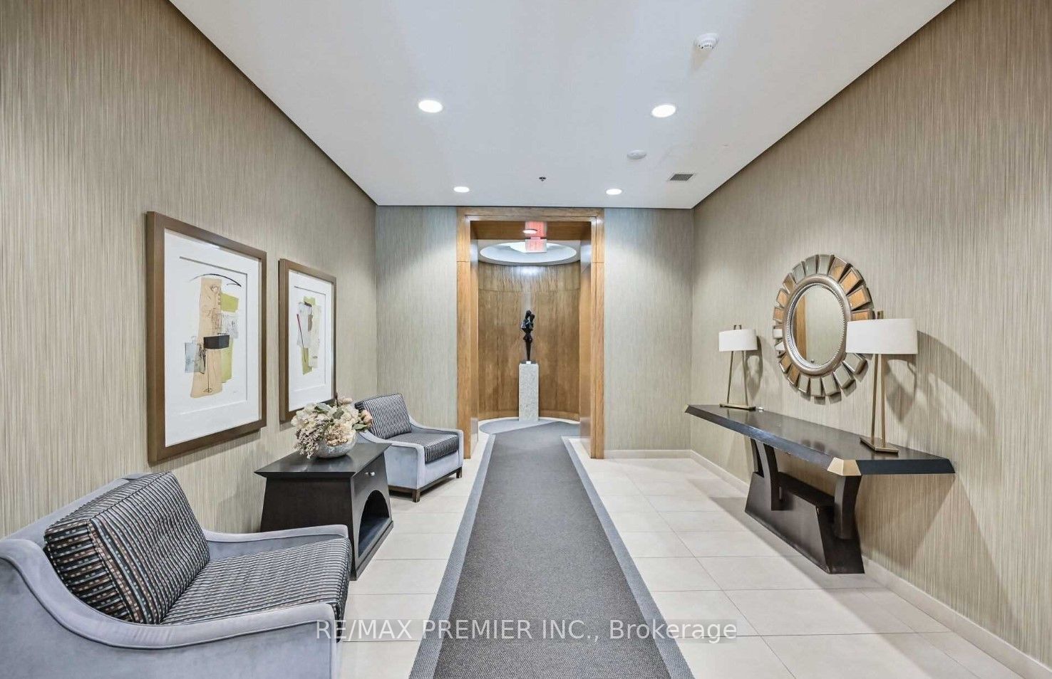 736 Spadina Ave, #317