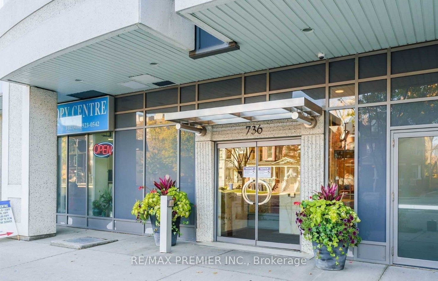 736 Spadina Ave, #317