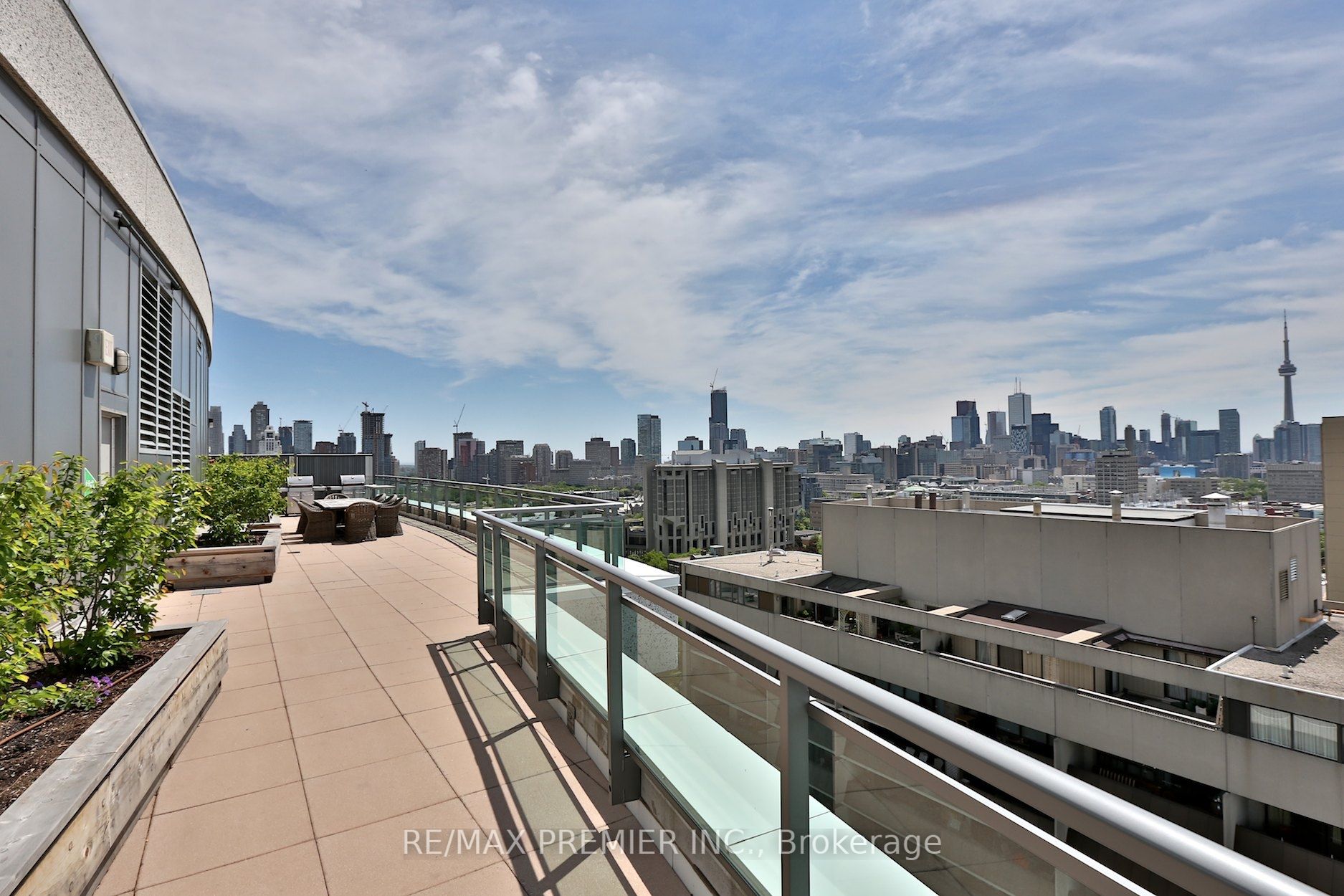 736 Spadina Ave, #317
