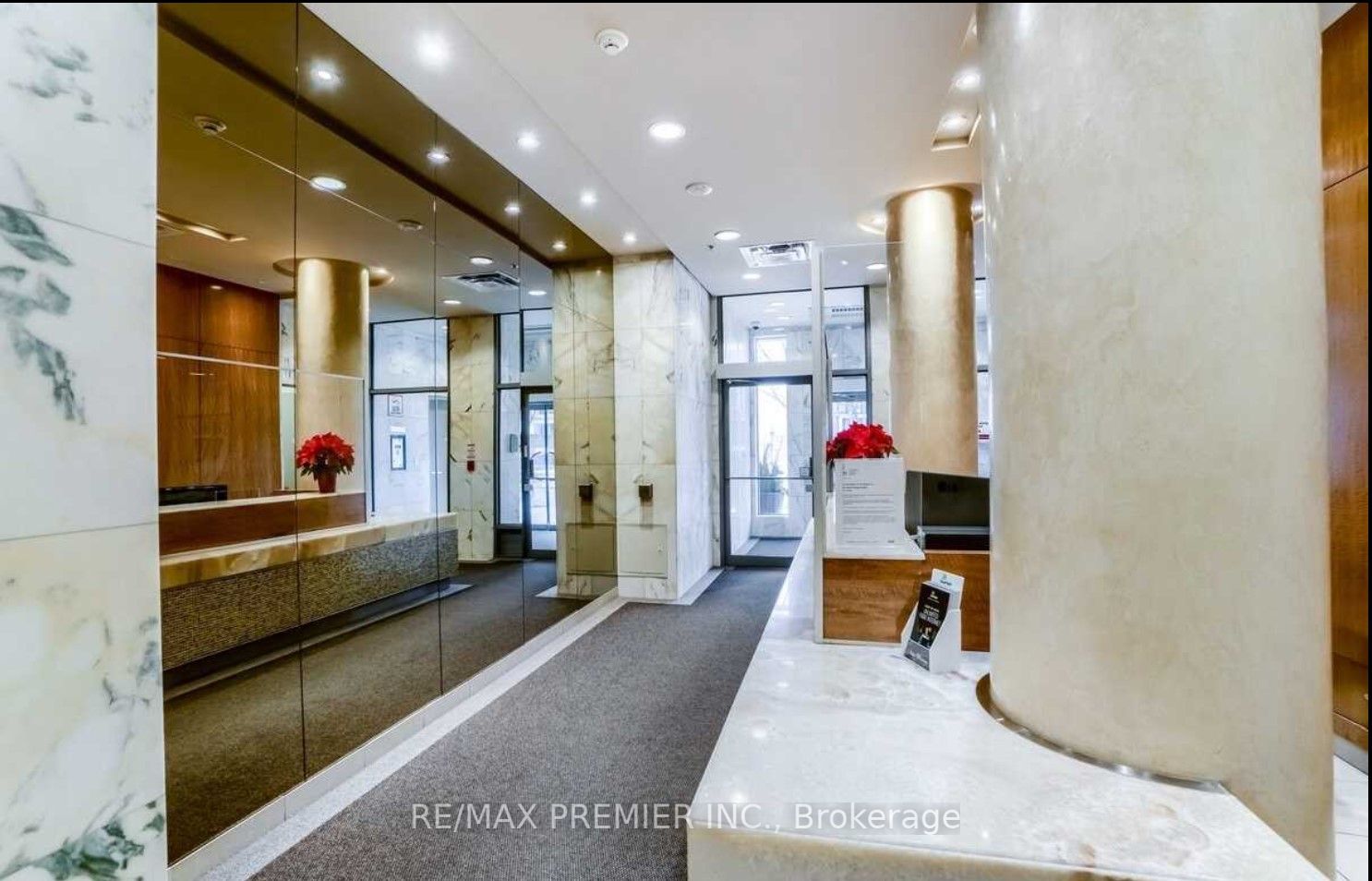 736 Spadina Ave, #317