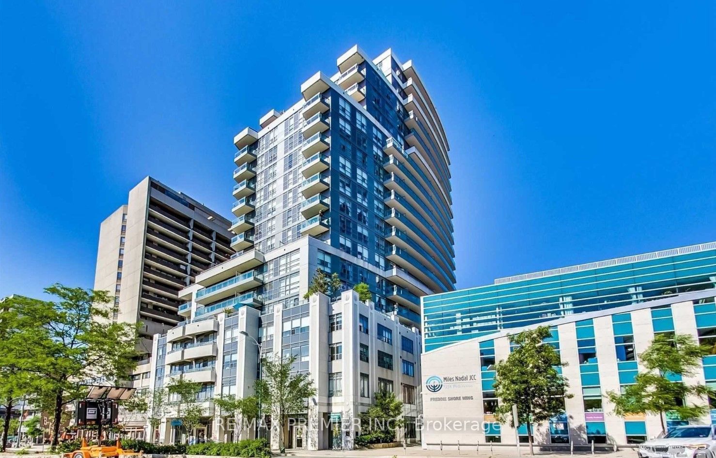 736 Spadina Ave, #317