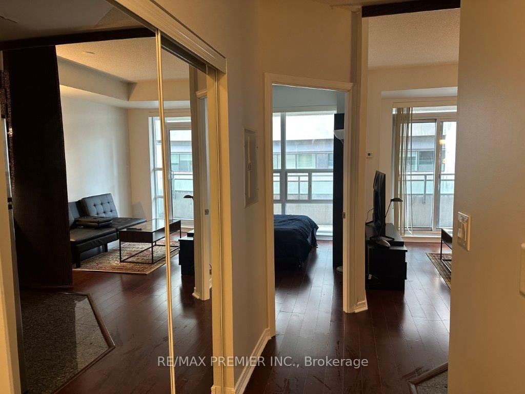 736 Spadina Ave, #317