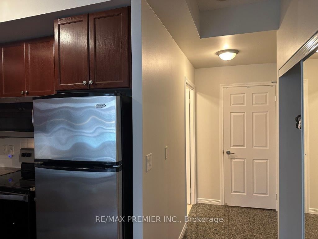 736 Spadina Ave, #317