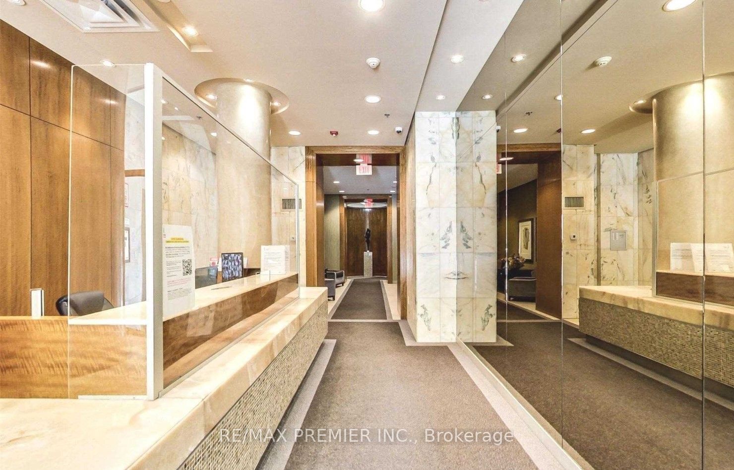 736 Spadina Ave, #317