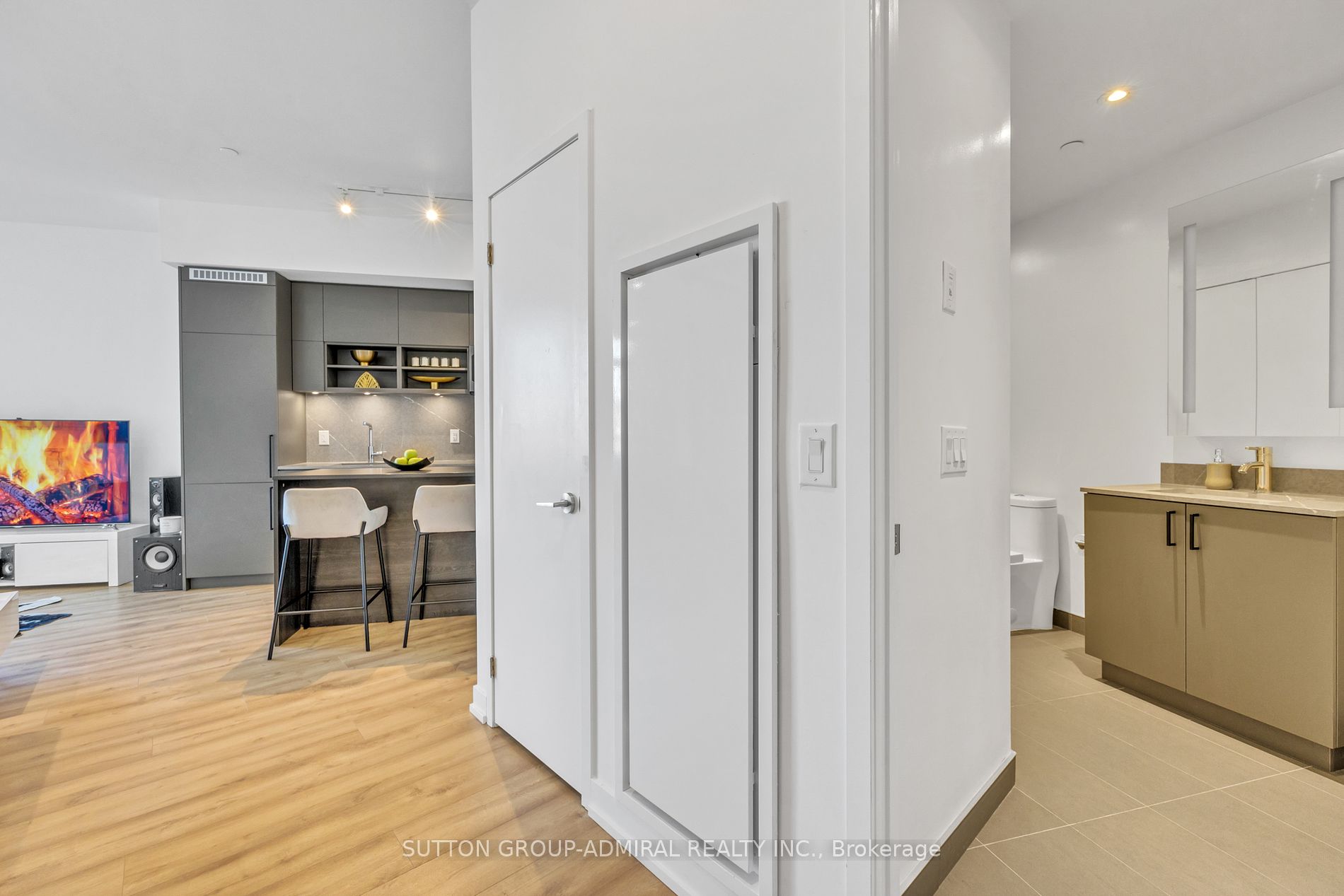135 East Liberty St, #705