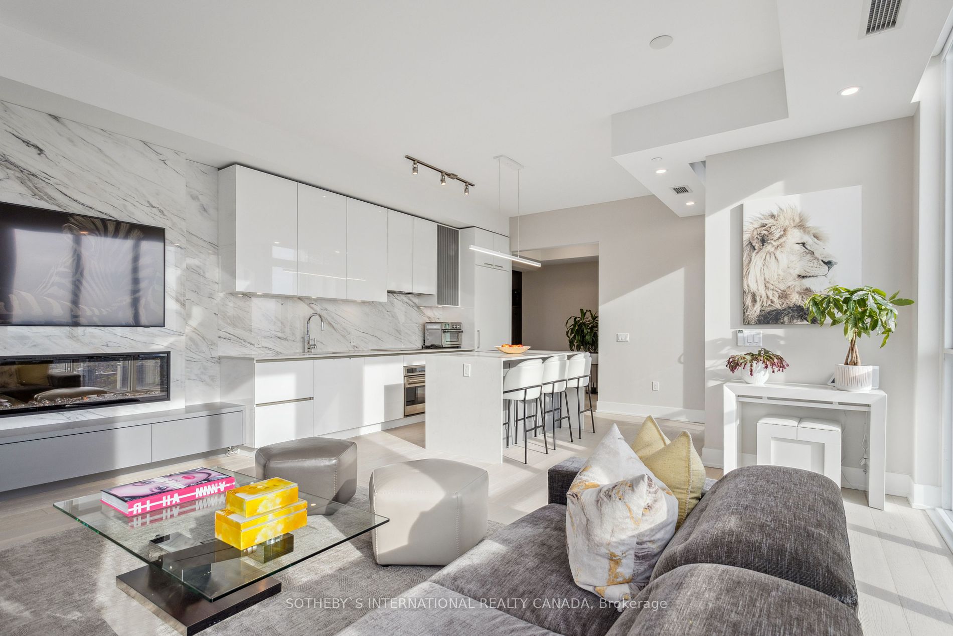 1 Yorkville Ave, #5405