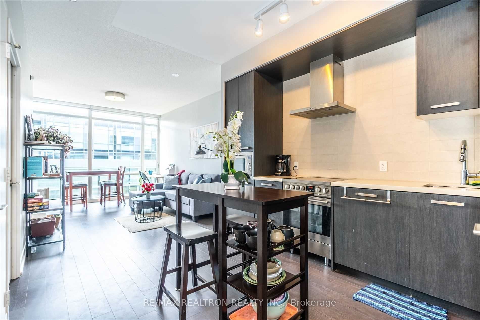 455 Front St E, #S301