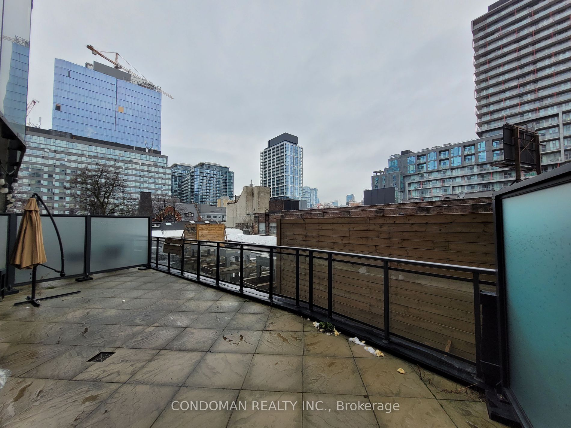318 King St E, #201