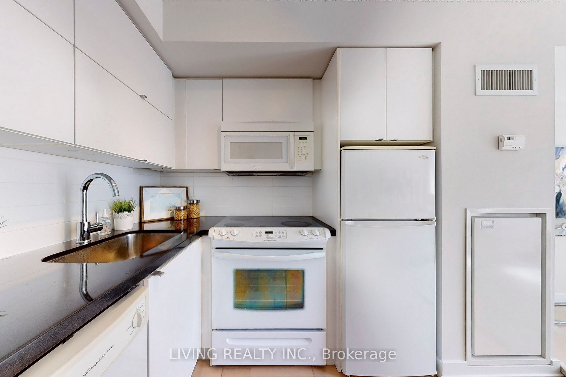 21 Nelson St, #605