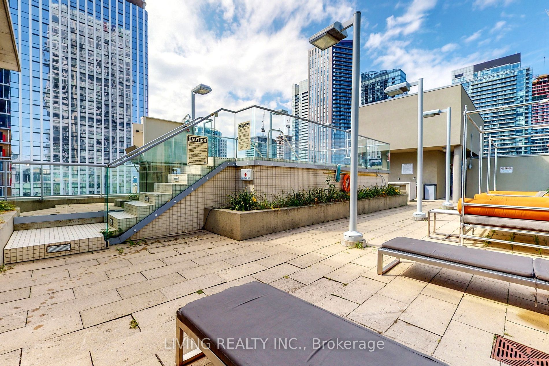 21 Nelson St, #605