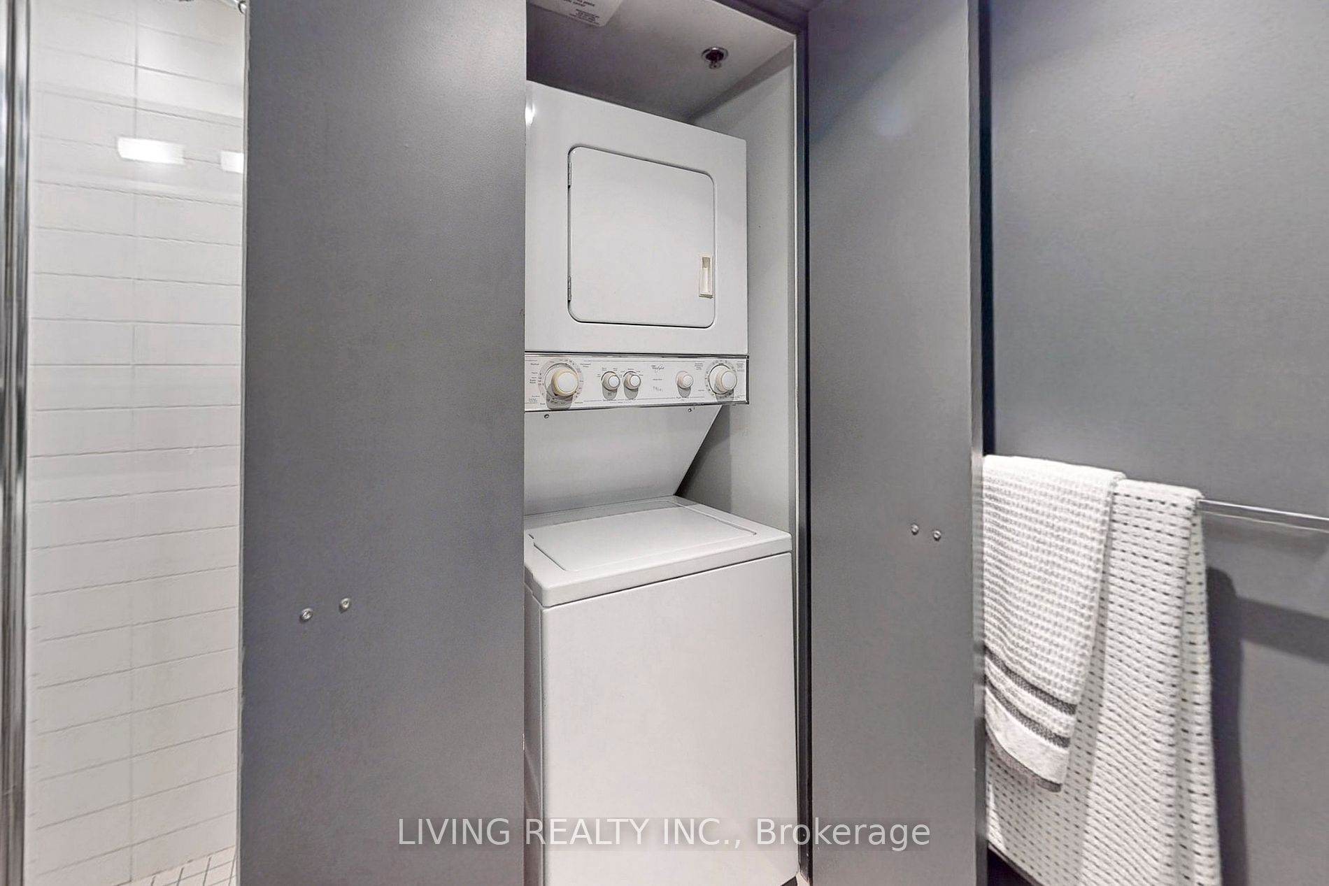 21 Nelson St, #605