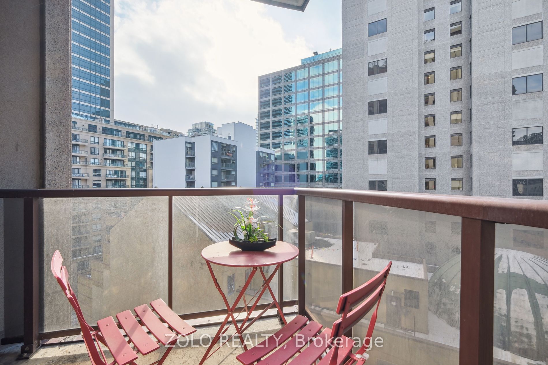 85 Bloor Street E, #1014
