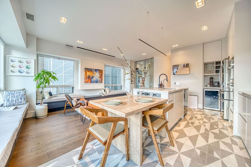 102 Bloor Street W, #203
