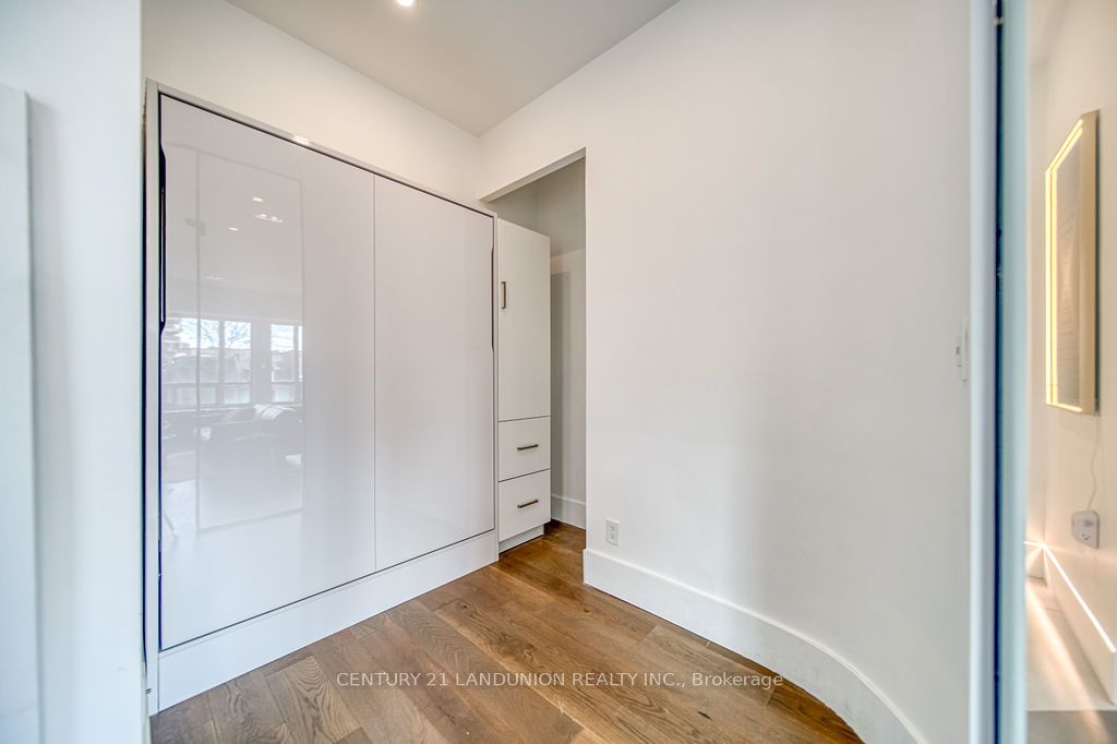 102 Bloor Street W, #203