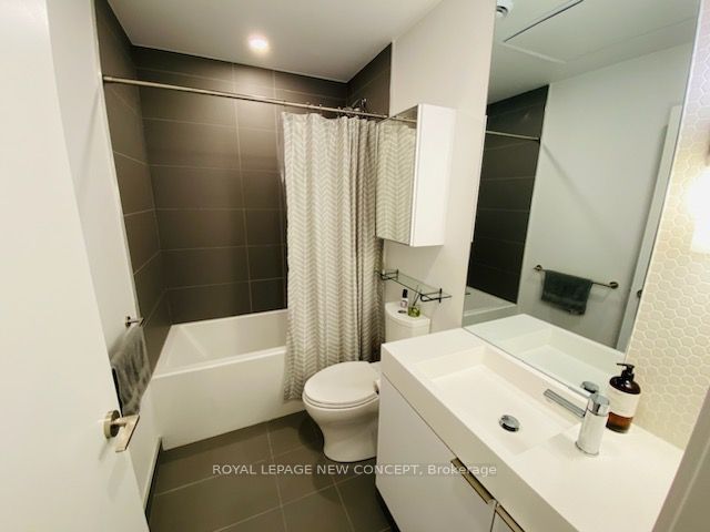 33 Helendale Avenue, #901