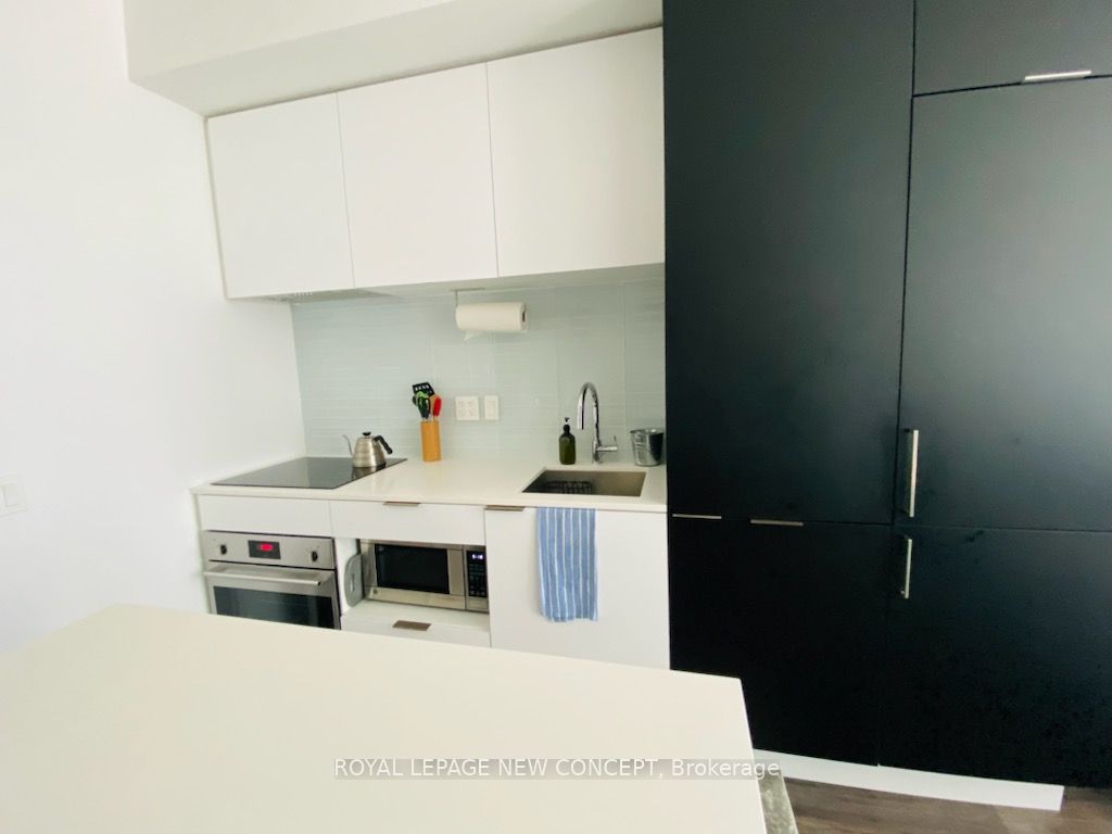 33 Helendale Avenue, #901