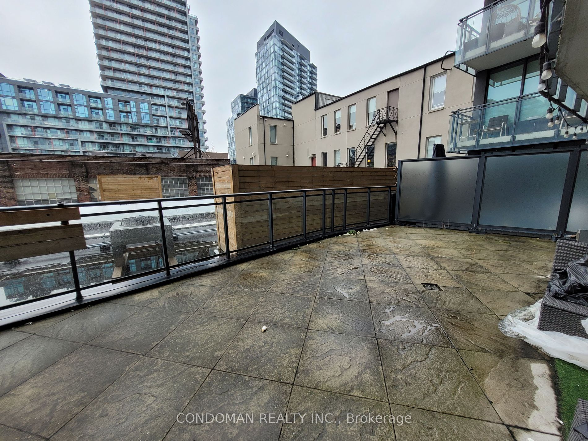 318 King St E, #201