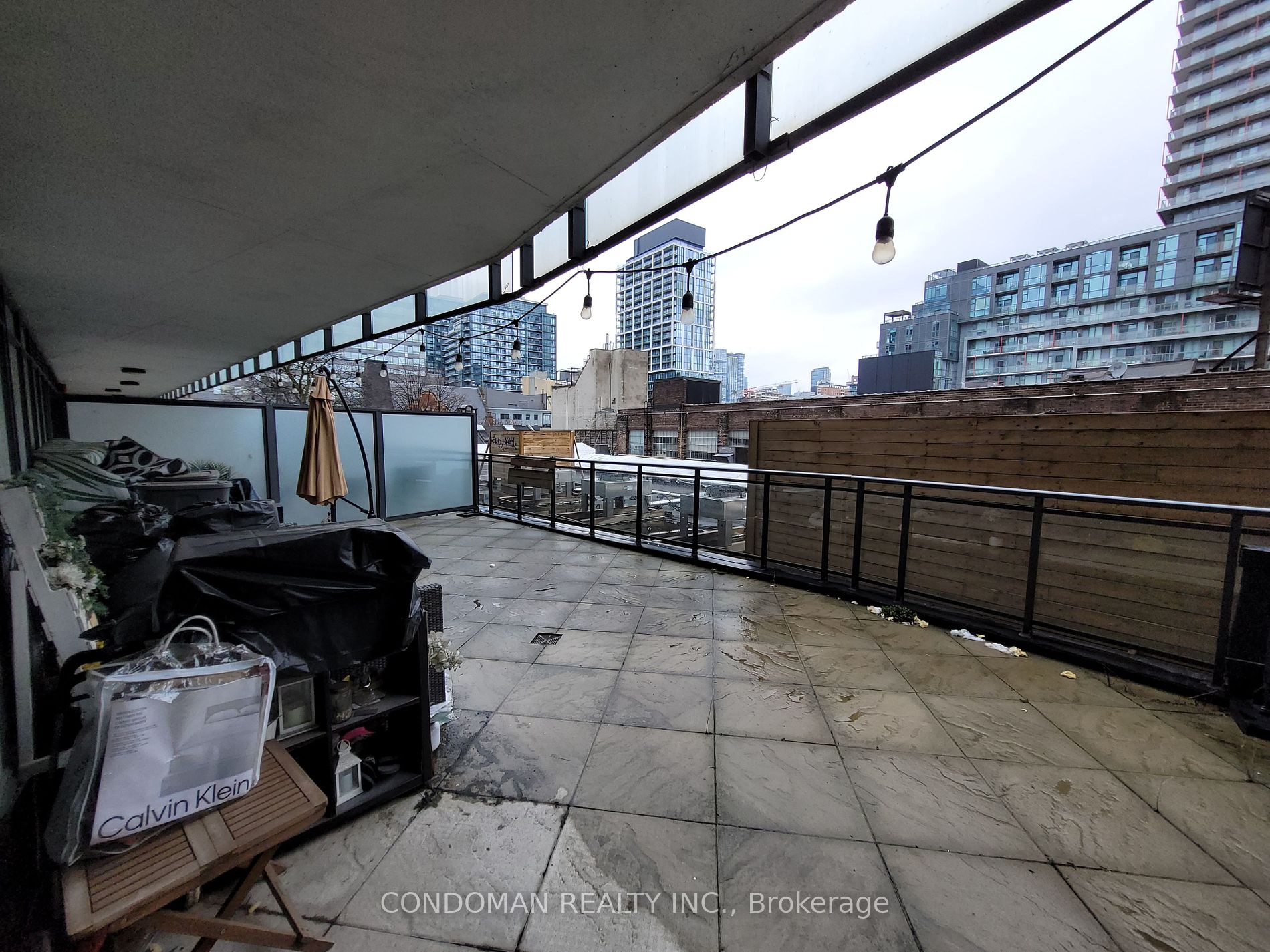 318 King St E, #201