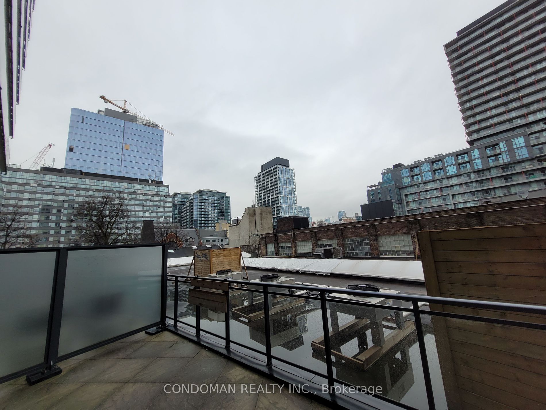 318 King St E, #201