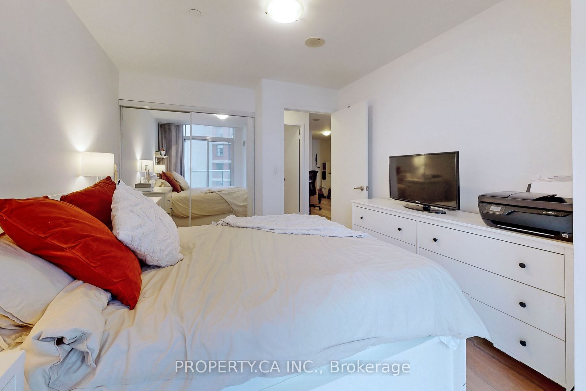 58 Orchard View Boulevard, #1006