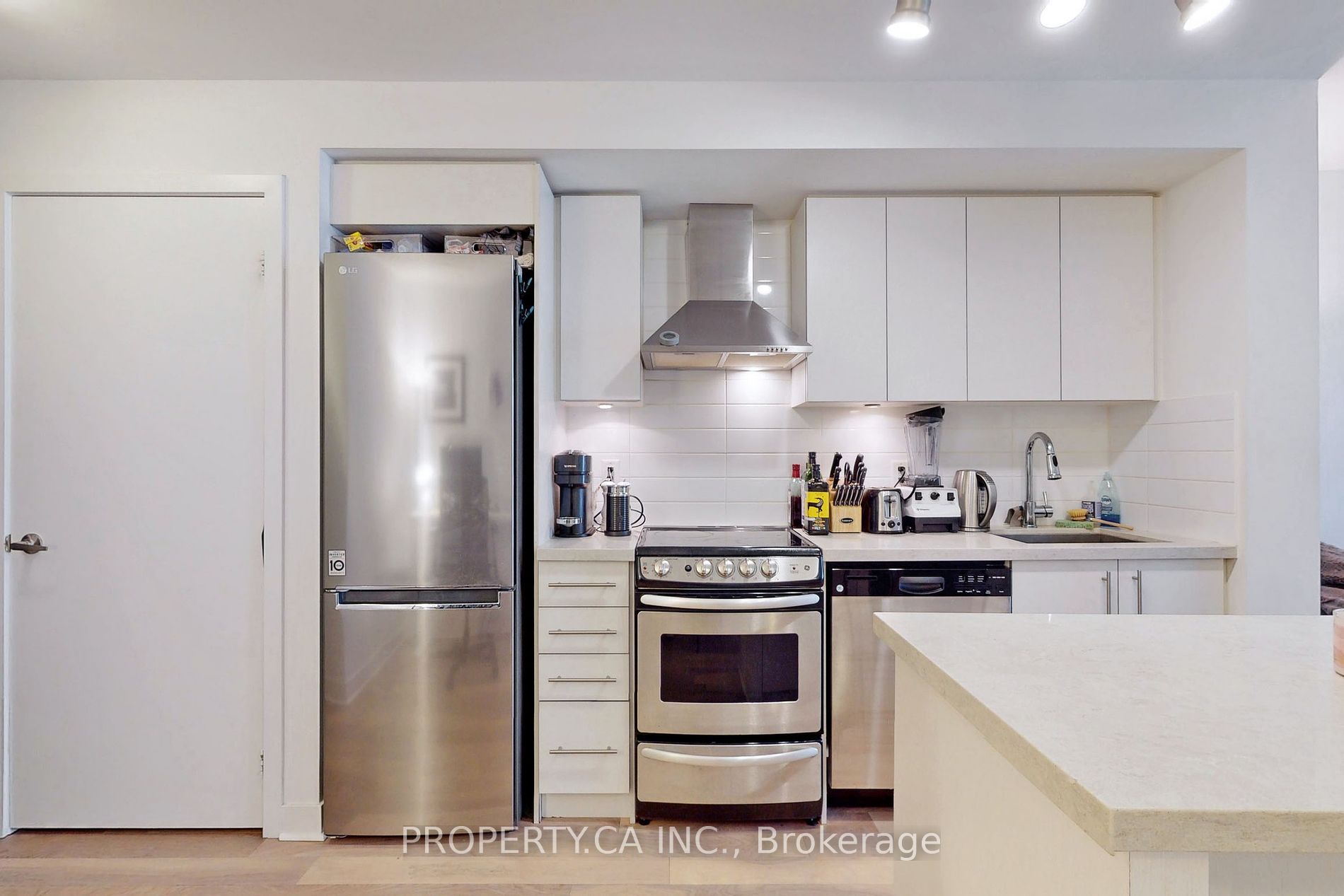 58 Orchard View Boulevard, #1006