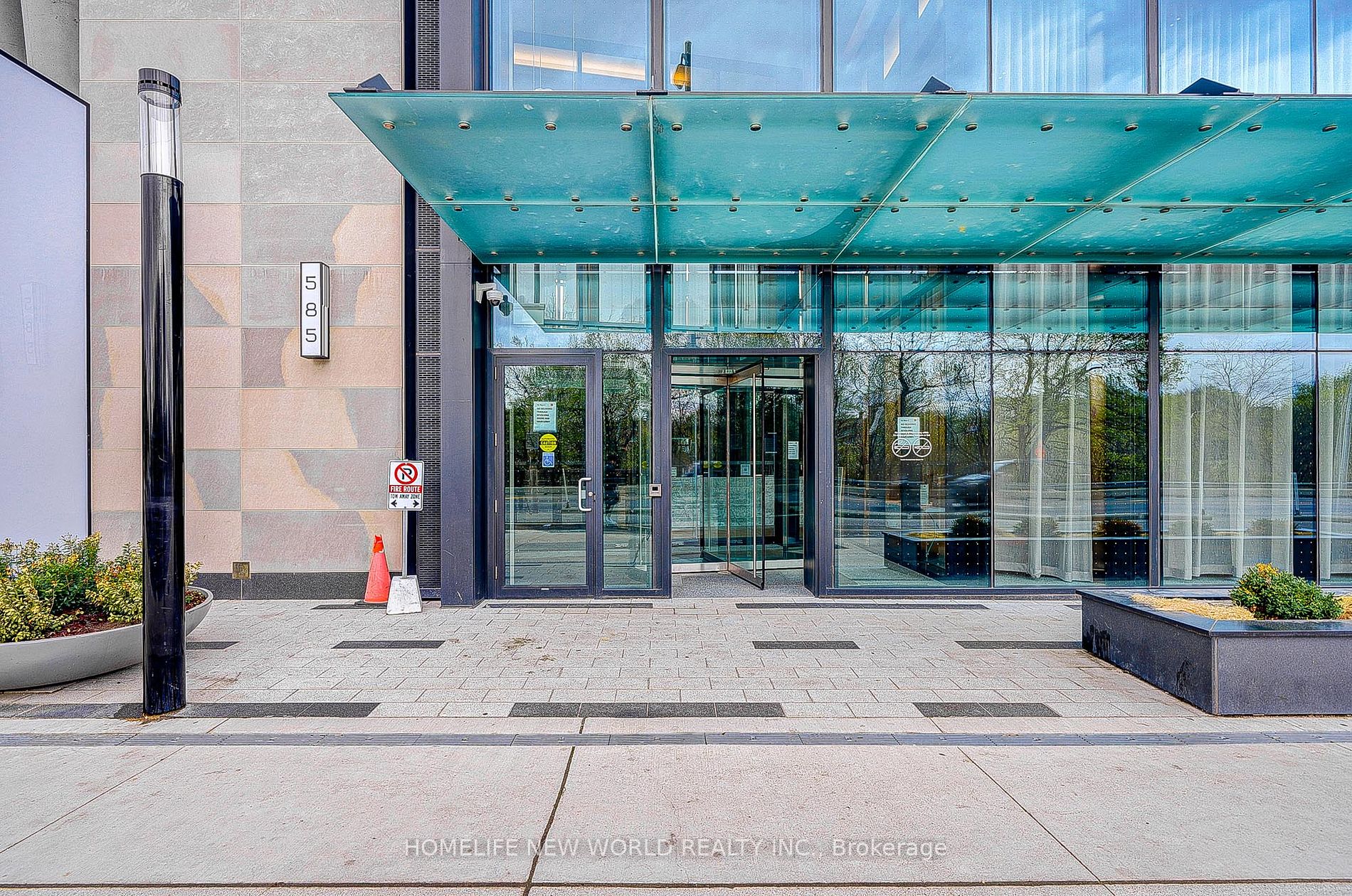 585 Bloor St E, #1522