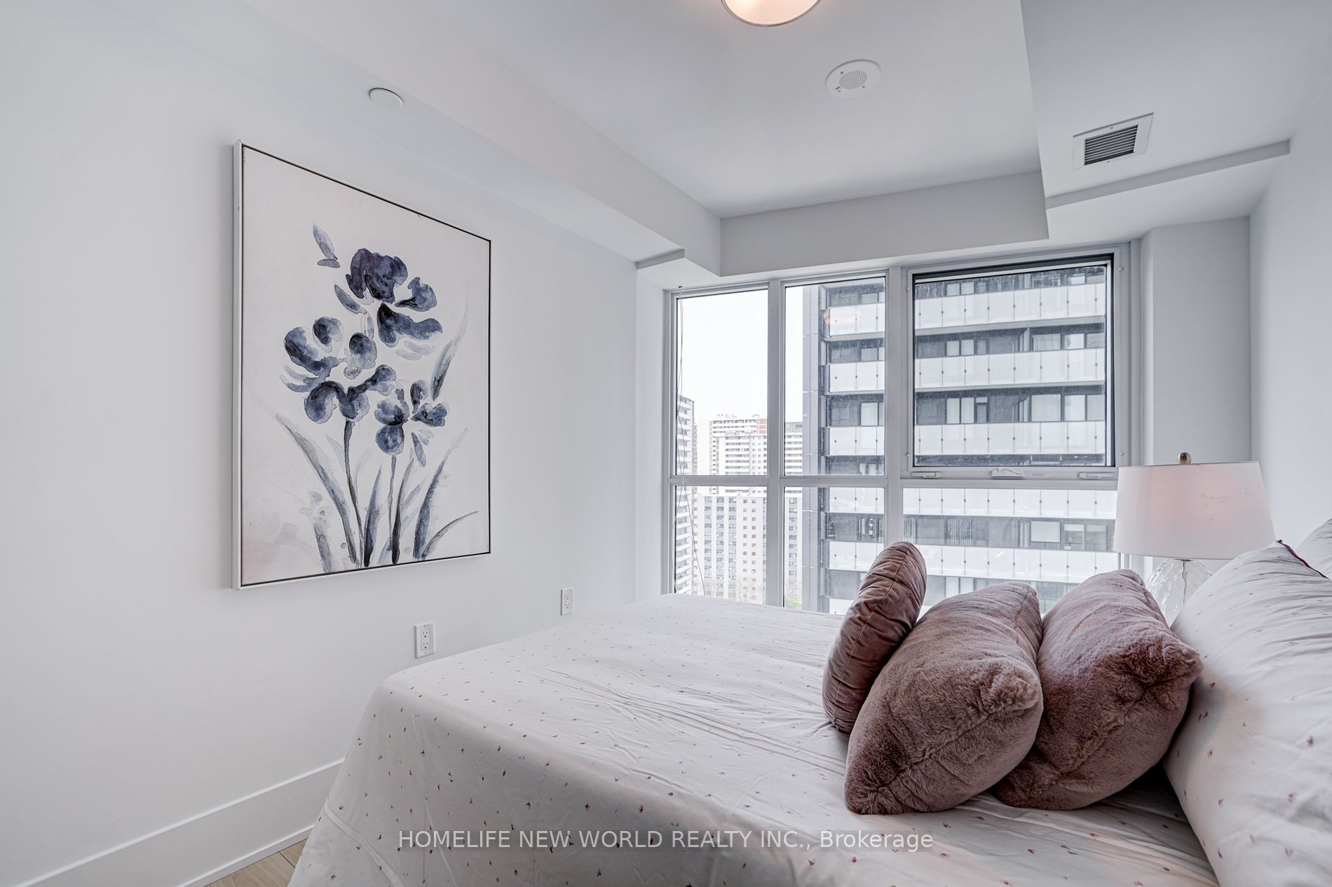 585 Bloor St E, #1522