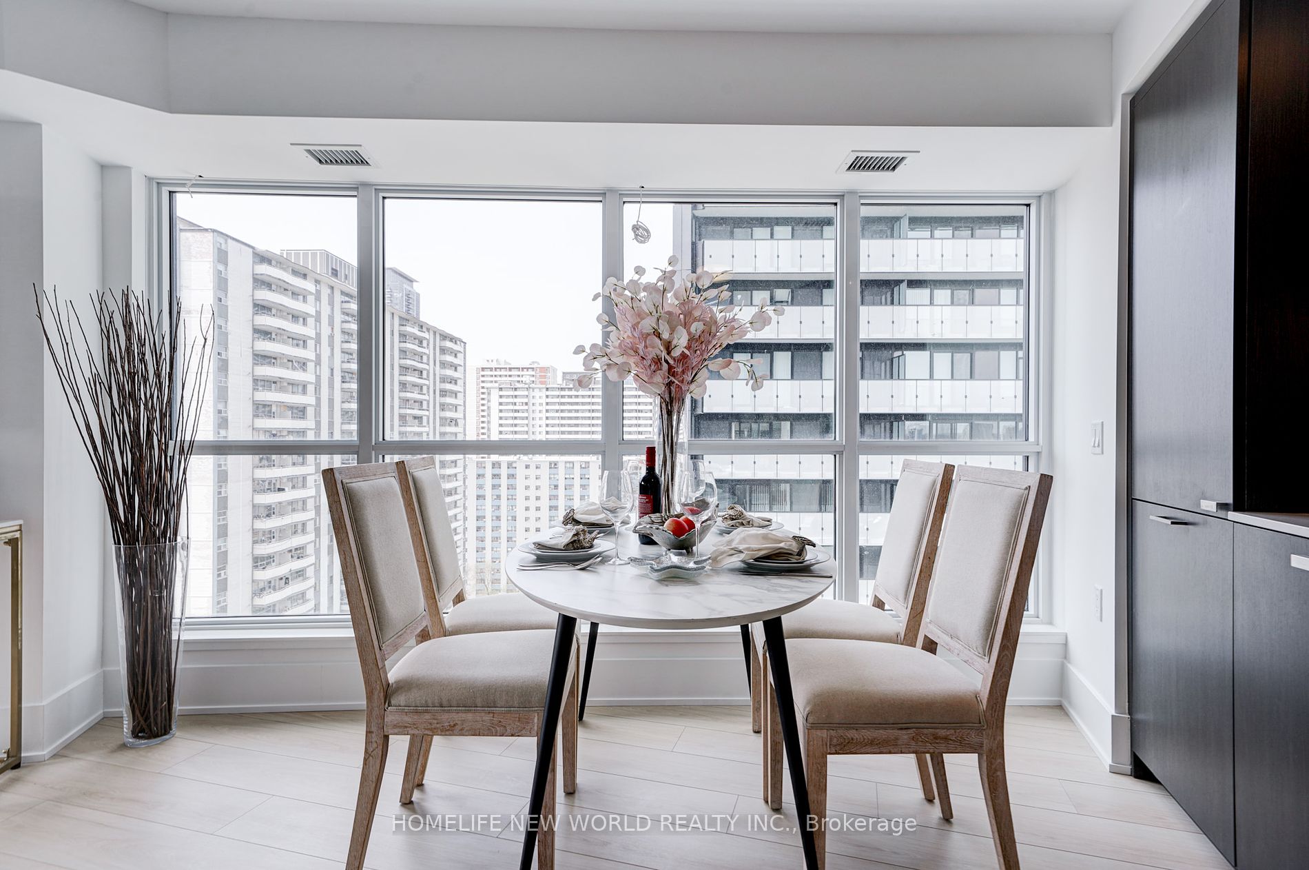 585 Bloor St E, #1522