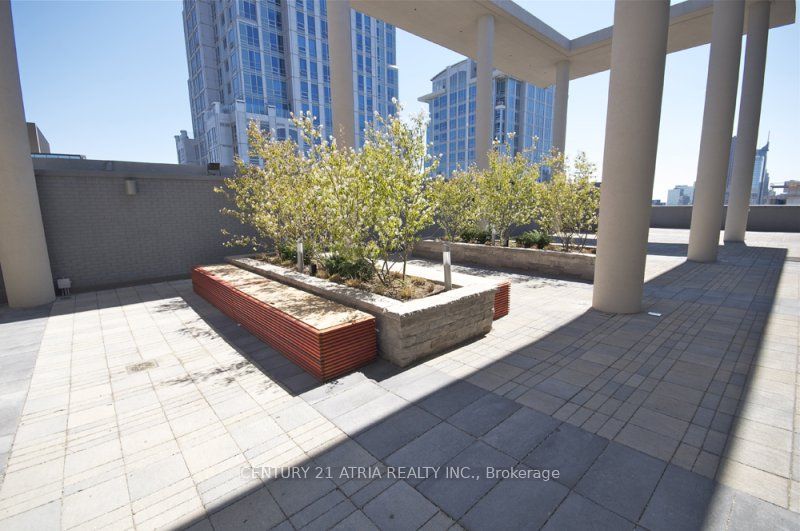 770 Bay St, #1212