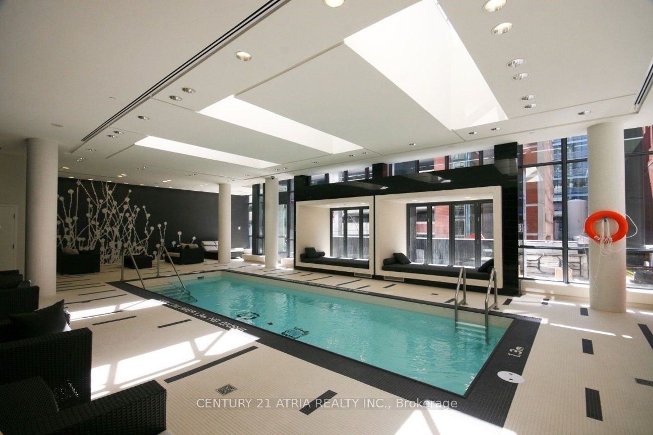 770 Bay St, #1212