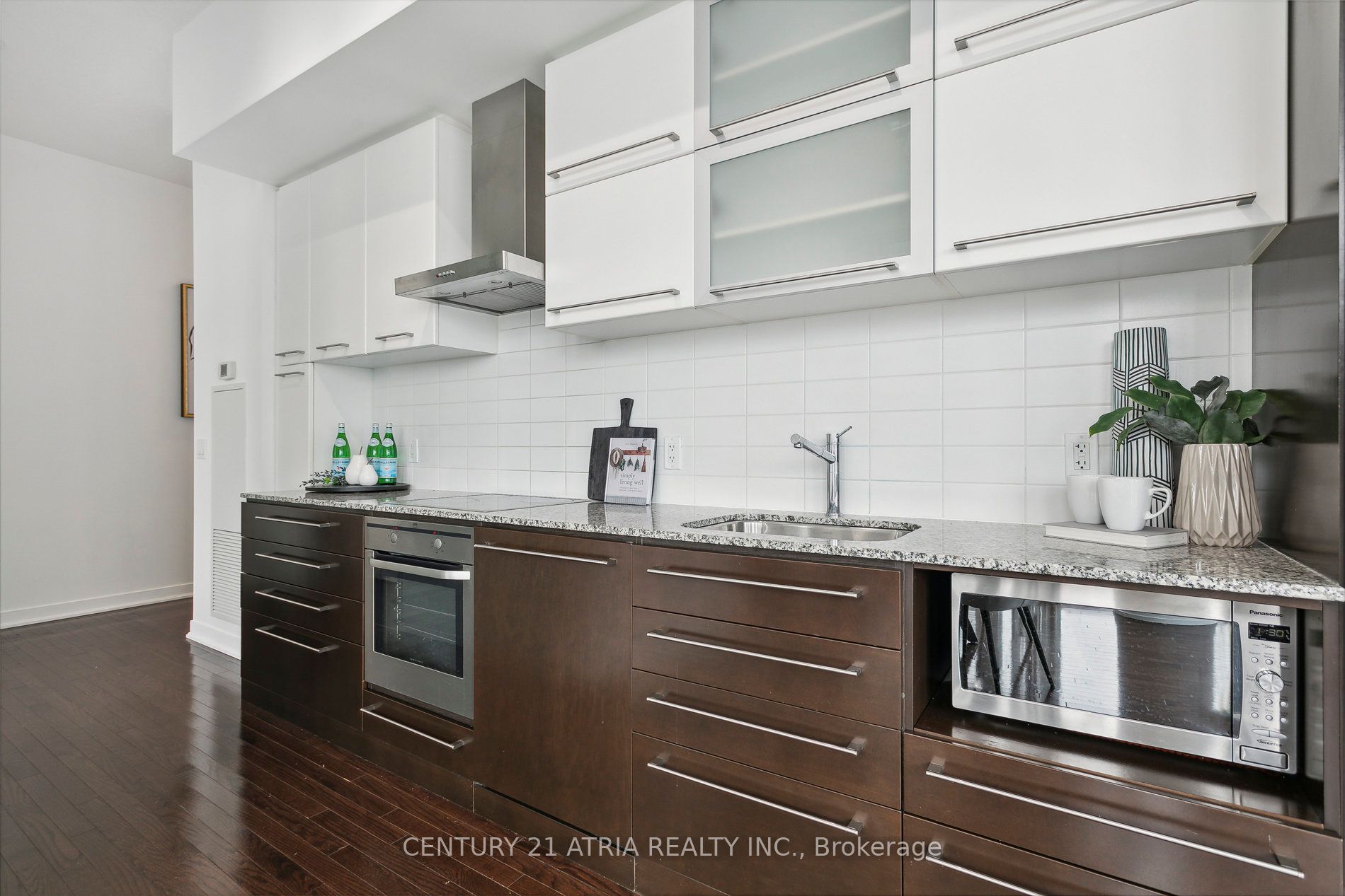 770 Bay St, #1212