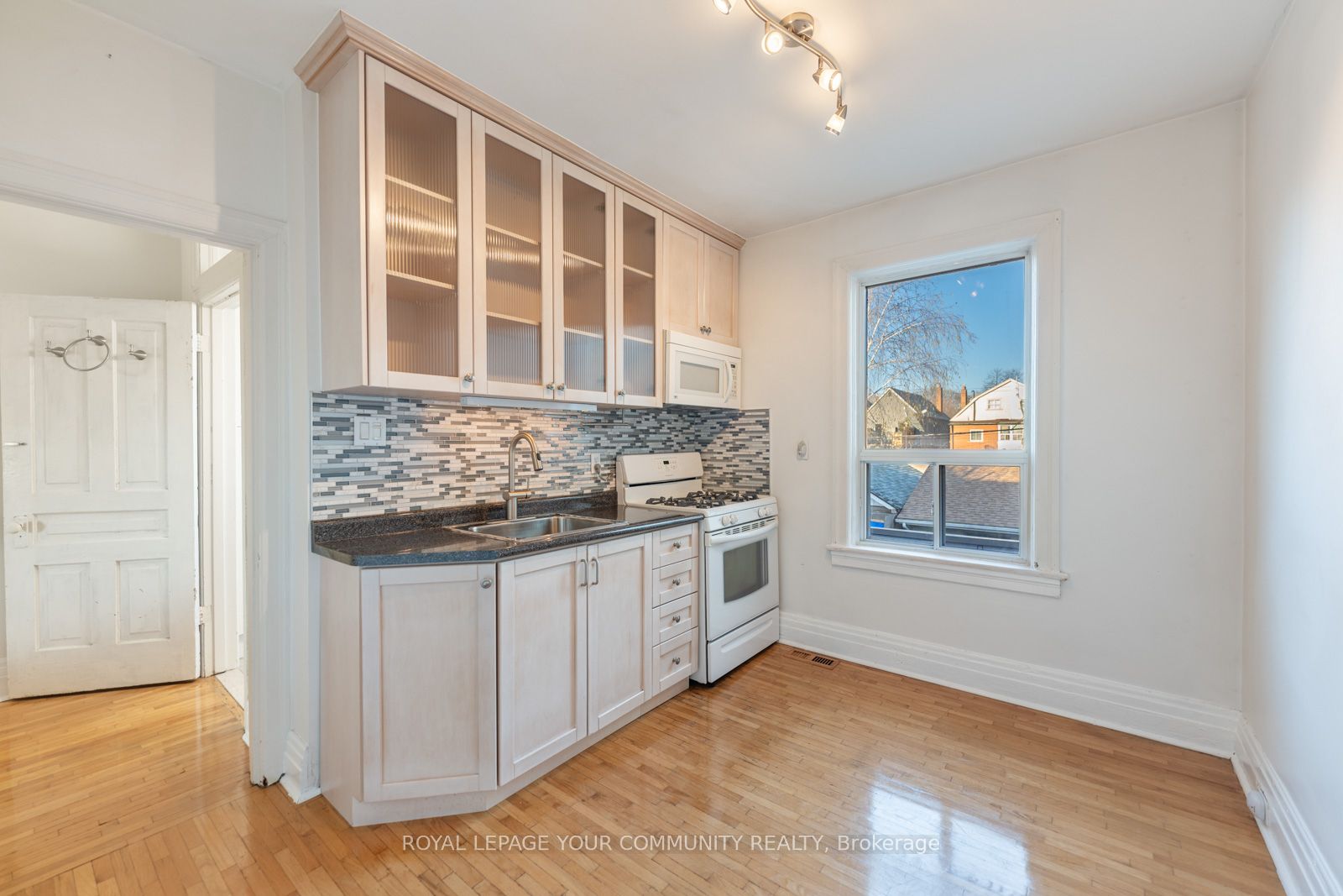 393 Ossington Avenue